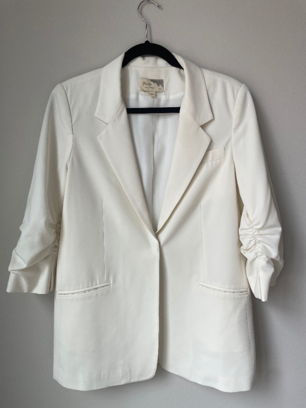 Elizabeth and James Ivory Blazer Size 10 Ruched Sleeves Hidden Snap Career Jacke